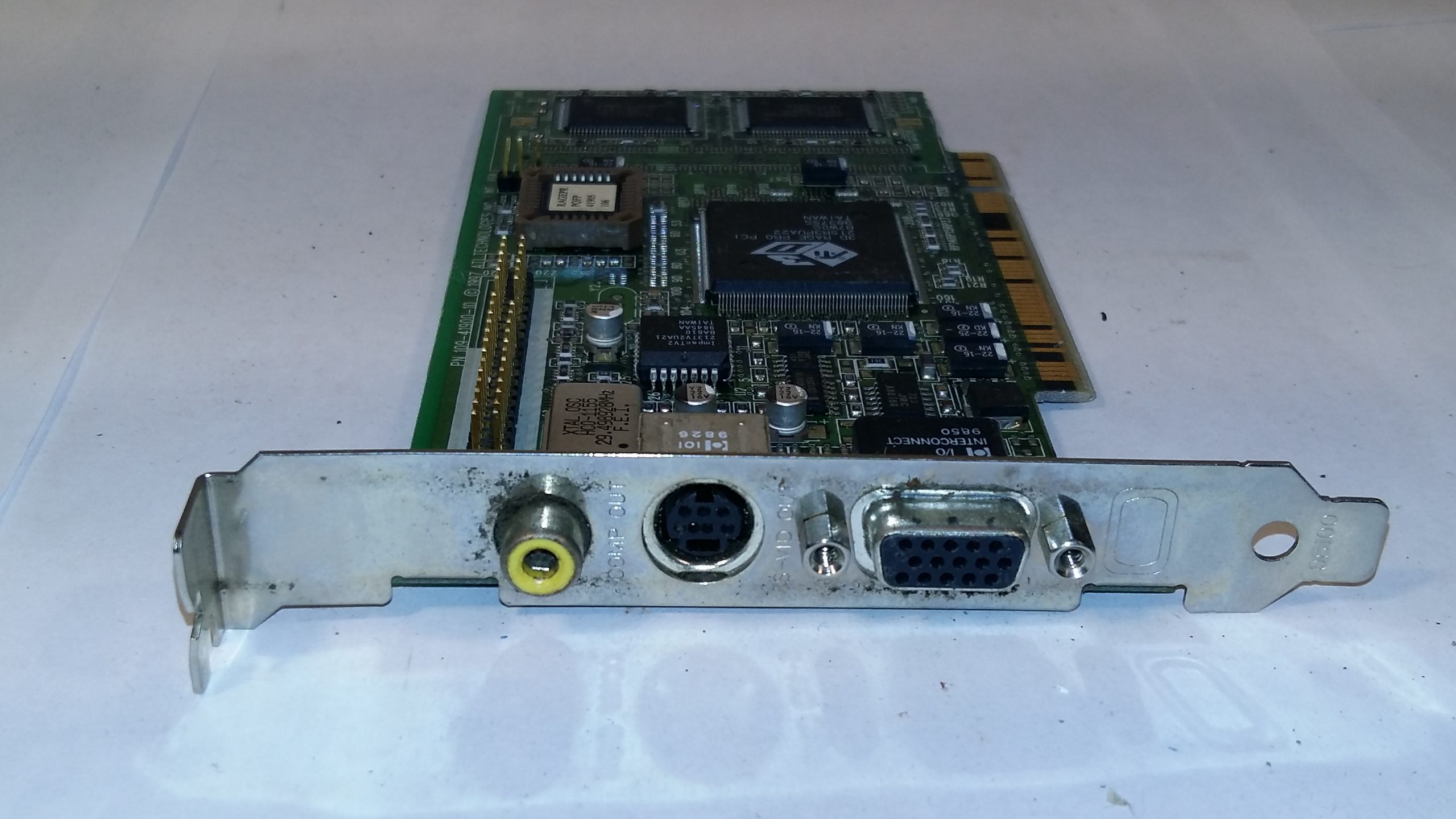 Carte graphique ATI 3D Rage Pro Turbo – 8 Mo SDR – Interface AGP – Vintage 1997