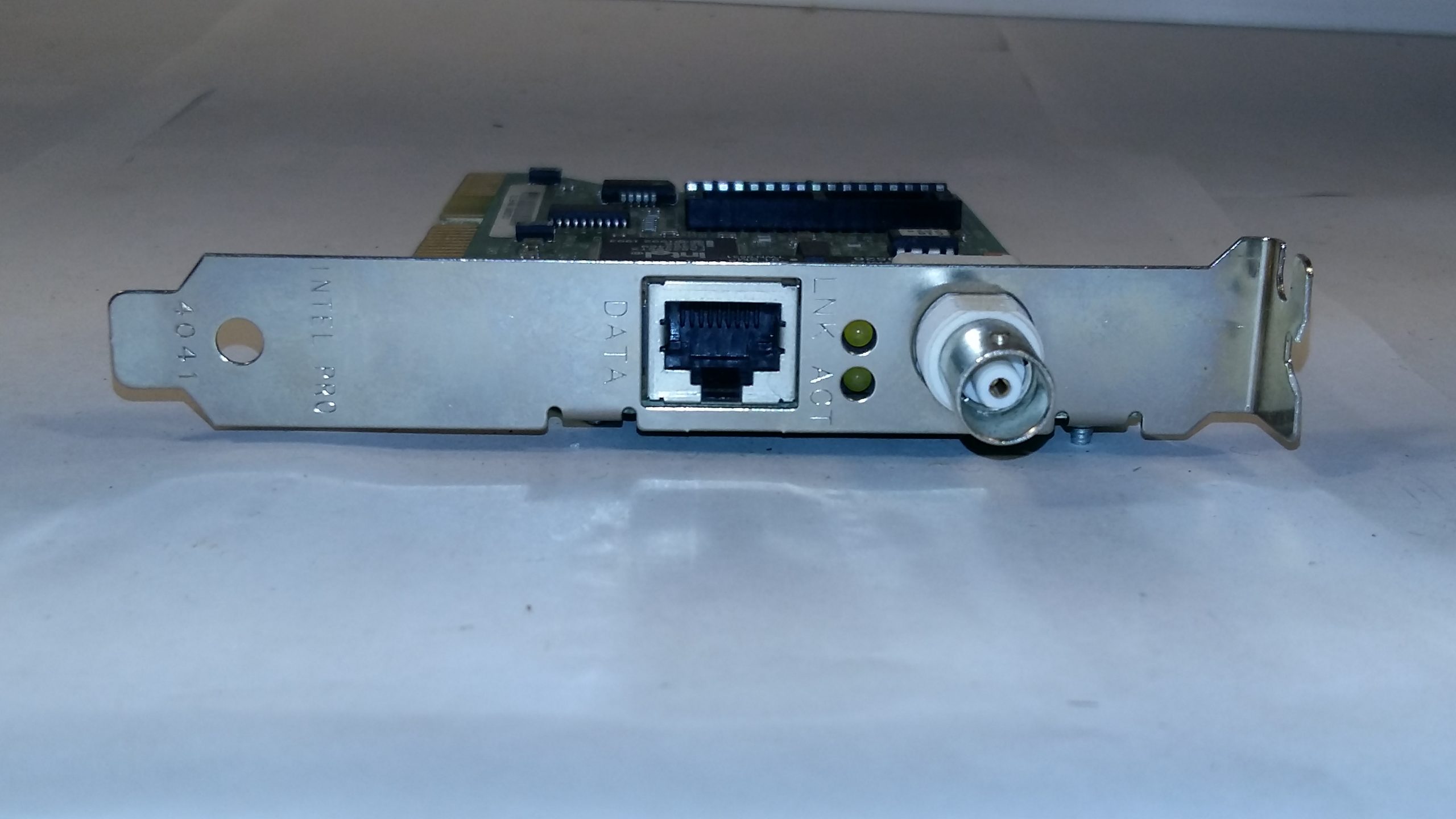 Carte réseau ISA LAN BNC Intel FA82595TX, identifiant FCC : EJMPCEDPCLA82XX