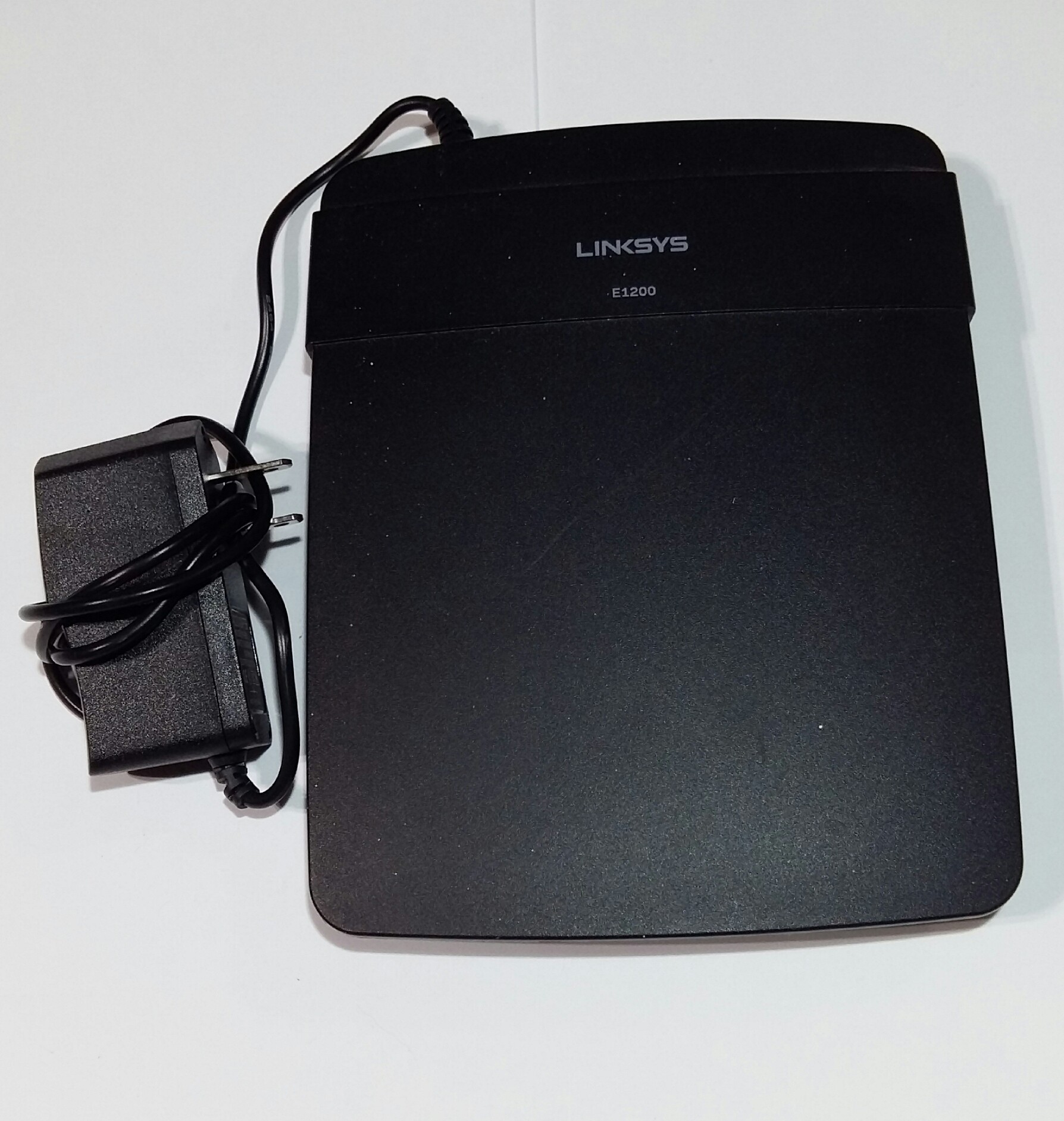 Routeur Wi-Fi Linksys E1200 avec adaptateur secteur