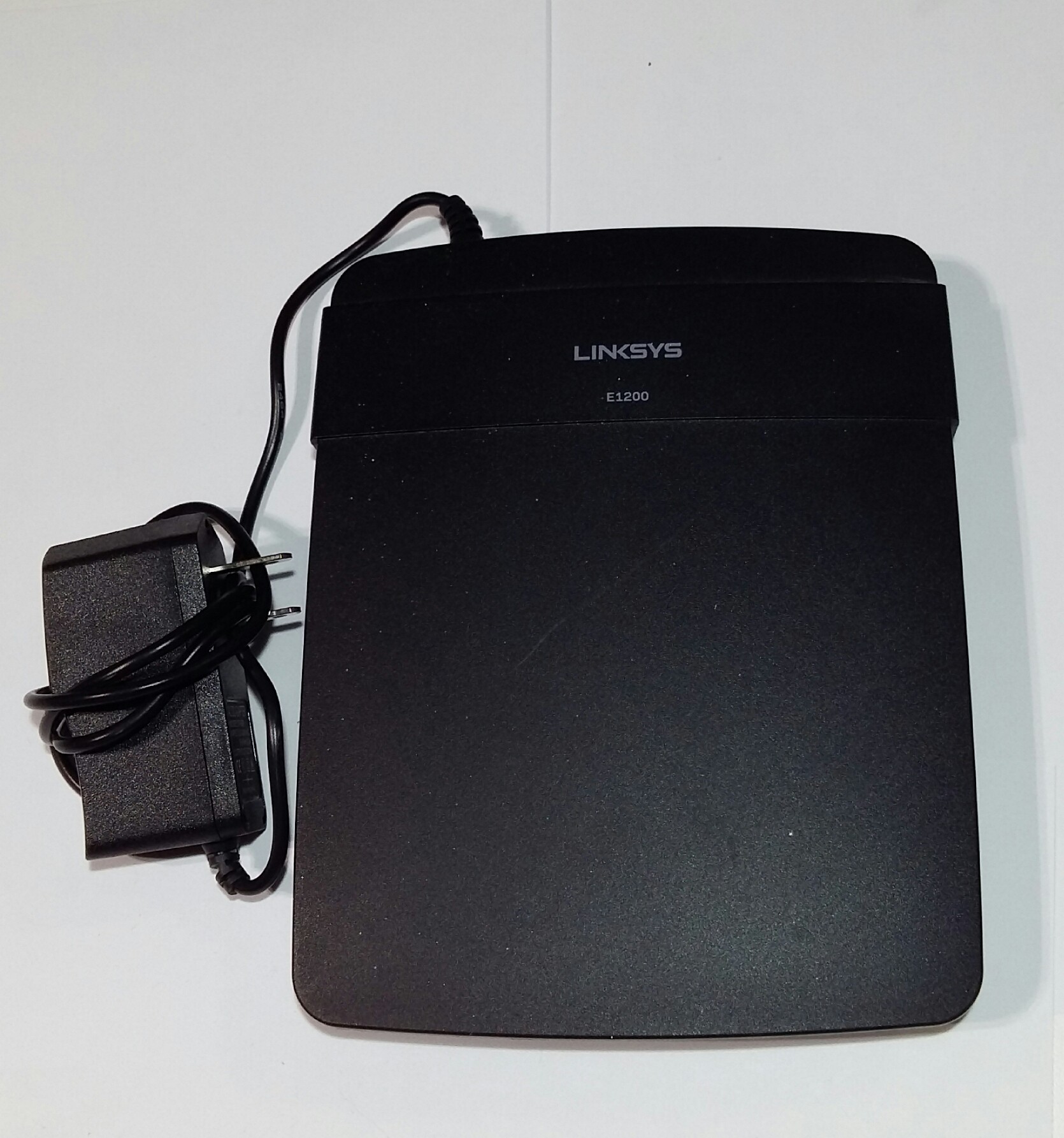 Routeur Wi-Fi Linksys E1200 avec adaptateur secteur