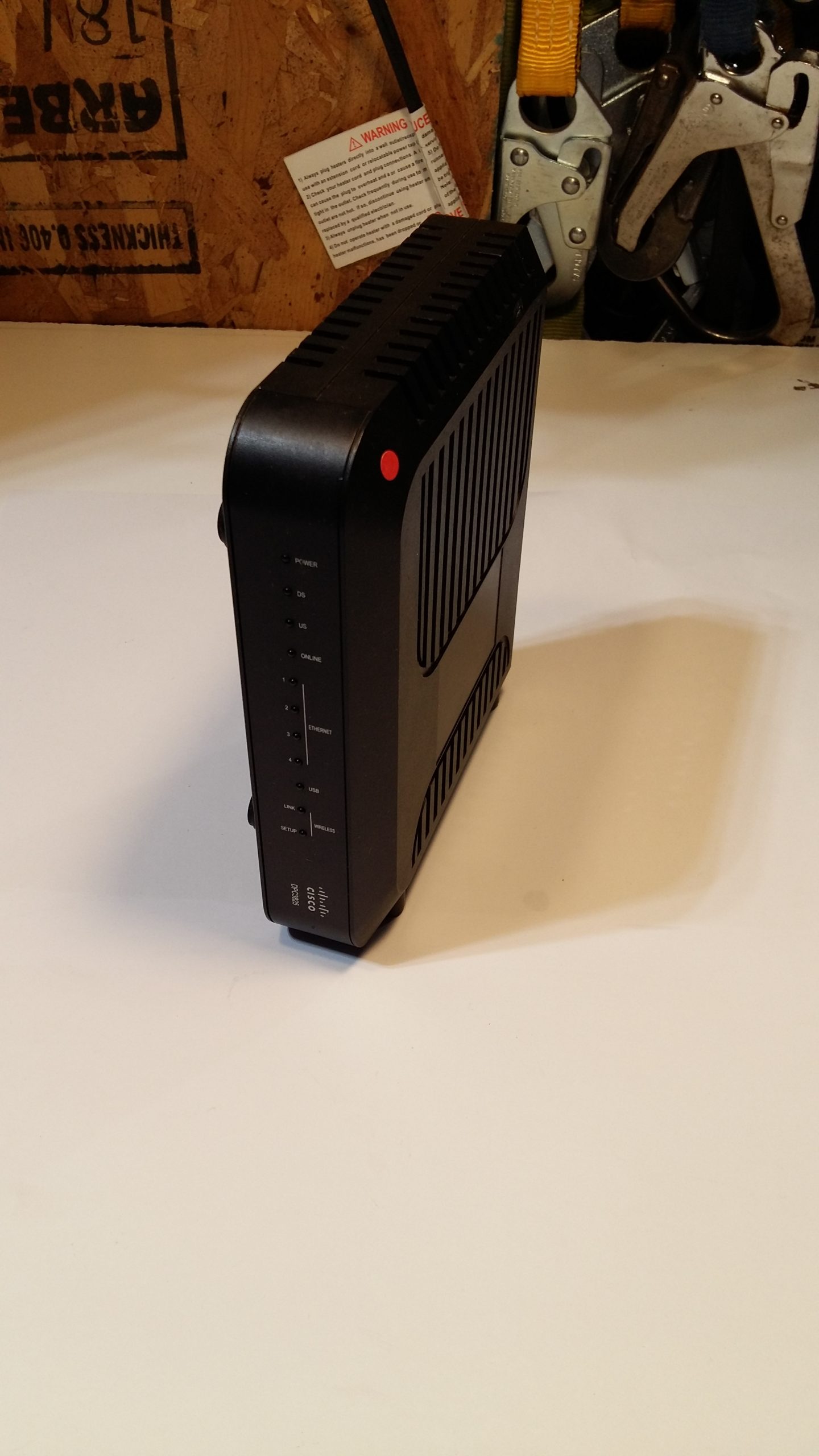 Passerelle sans fil Cisco DPC3825 4 ports DOCSIS 3.0 avec adaptateur et alimentation