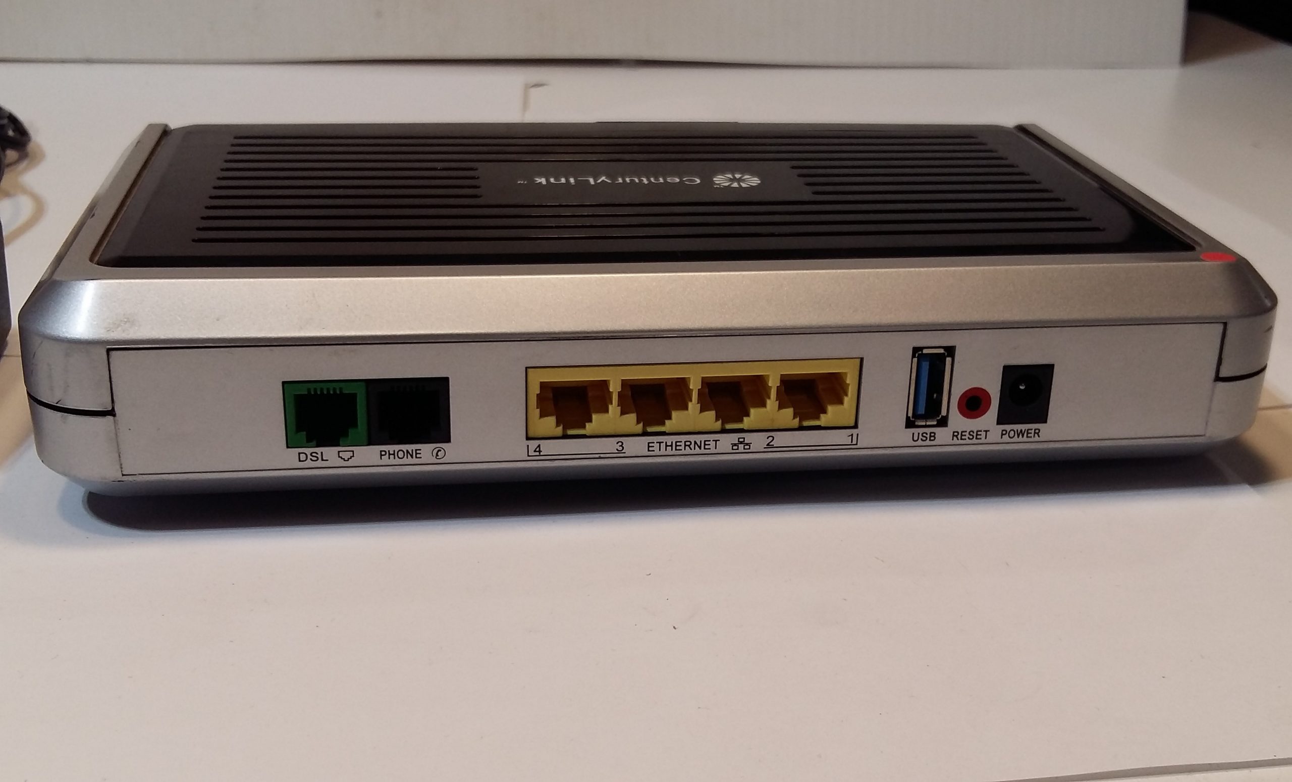 Routeur modem Wi-Fi Century Link Actiontek, modèle C1000A