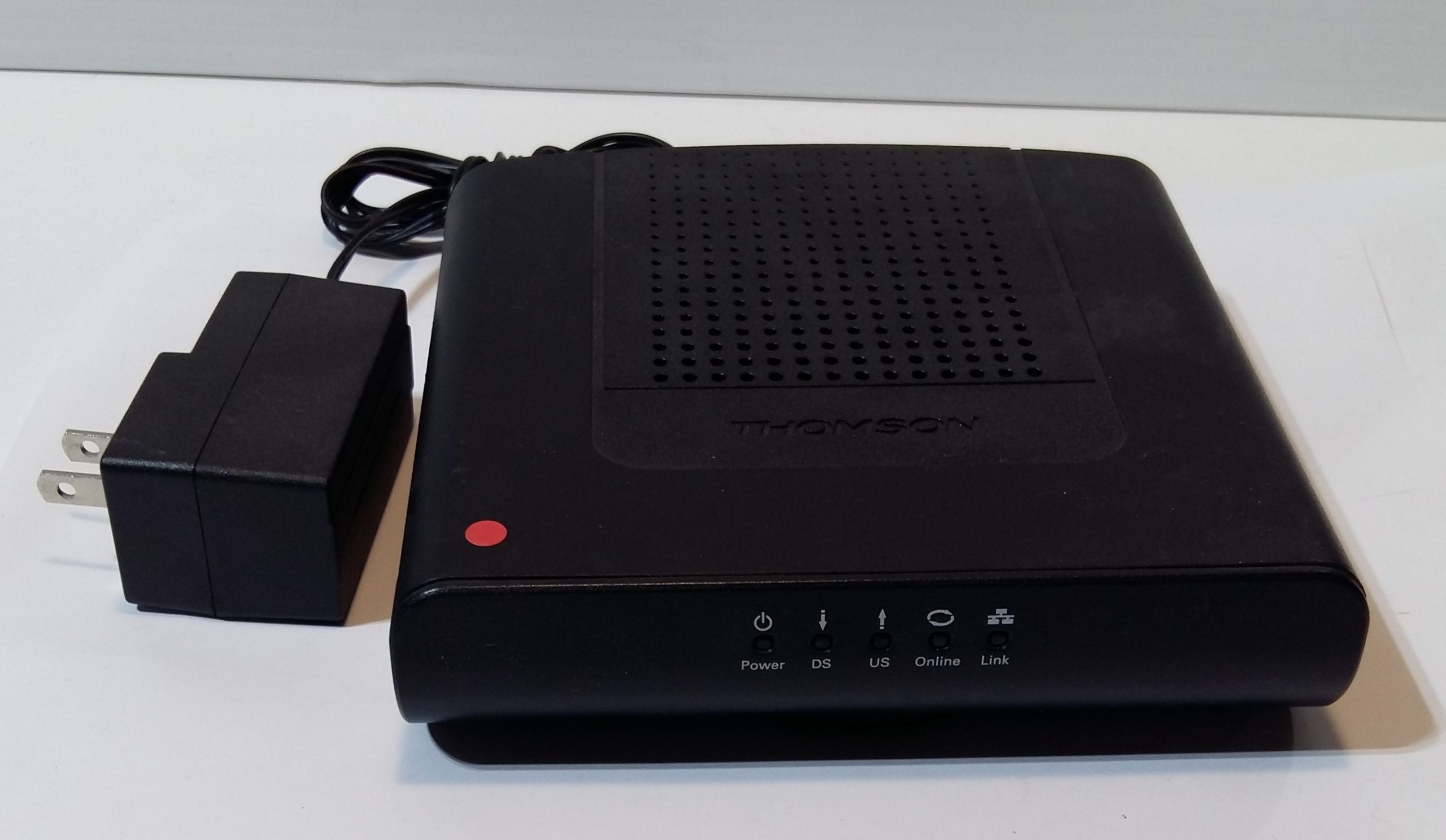 Thomson DCM476 – Modem Câble DOCSIS 3.0 – Pré-utilisé et entièrement fonctionnel