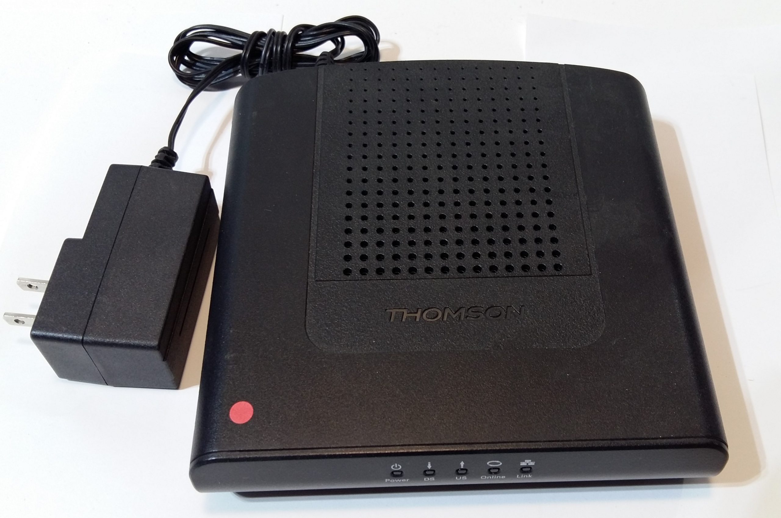 Thomson DCM476 – Modem Câble DOCSIS 3.0 – Pré-utilisé et entièrement fonctionnel