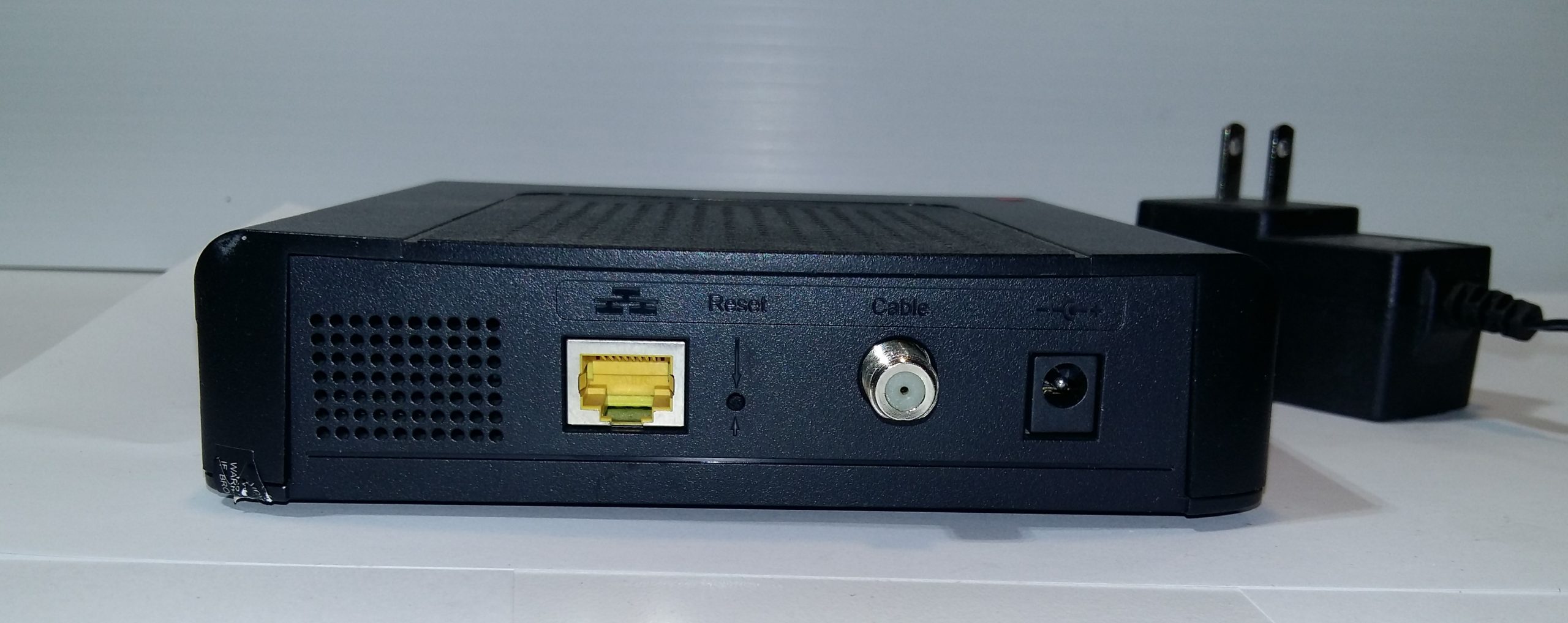 Thomson DCM476 – Modem Câble DOCSIS 3.0 – Pré-utilisé et entièrement fonctionnel