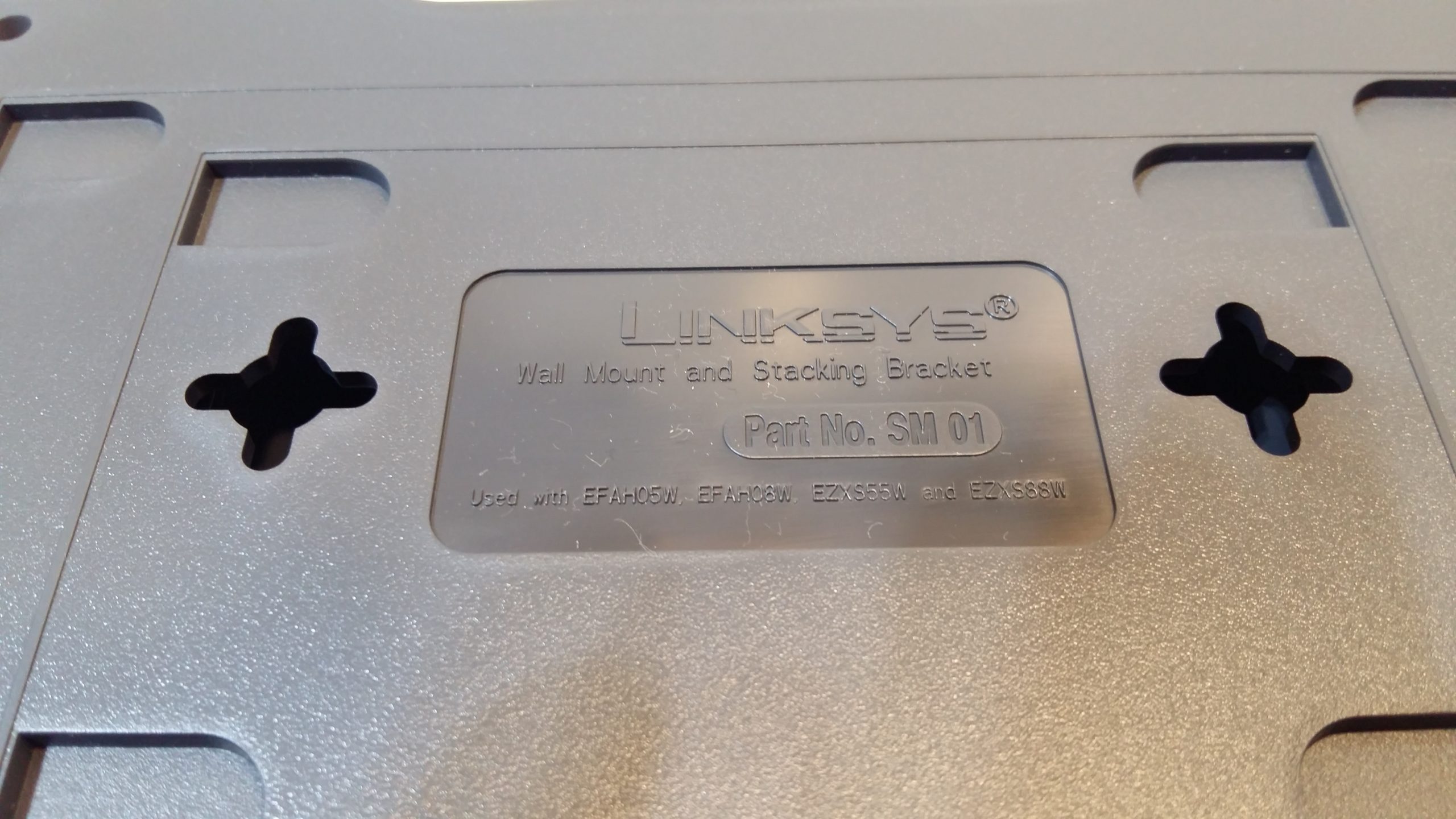 Support mural et empilable Linksys SM01