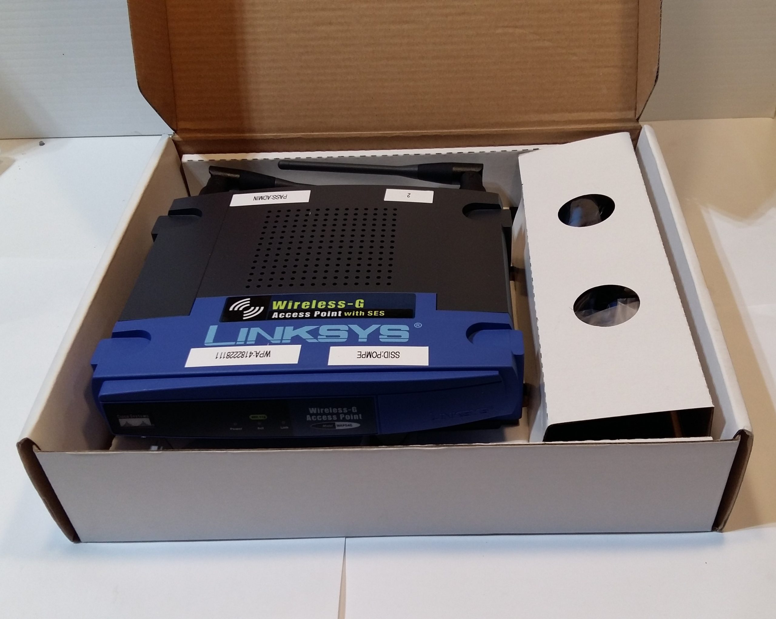 Support mural et empilable Linksys SM01