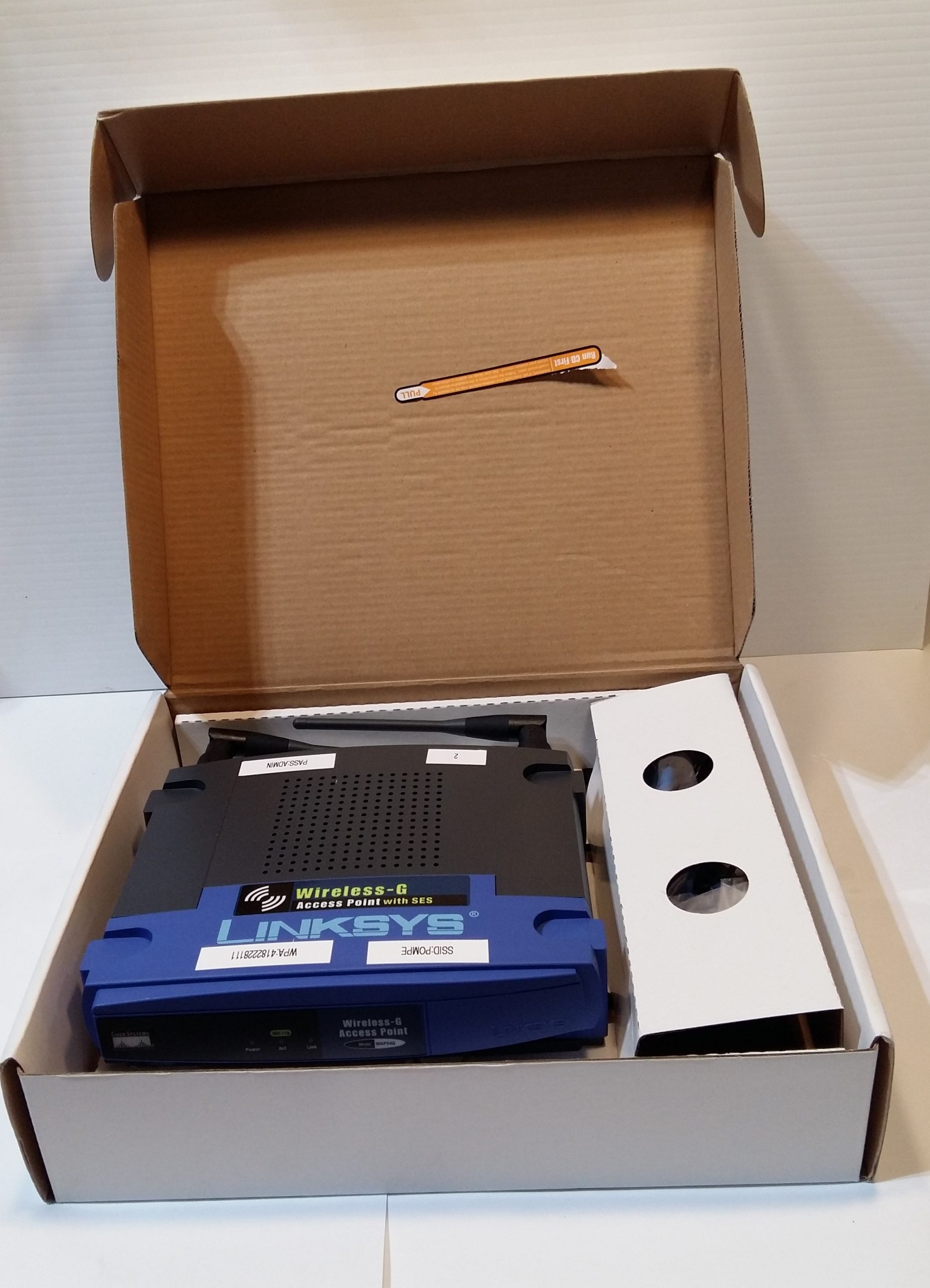 Support mural et empilable Linksys SM01