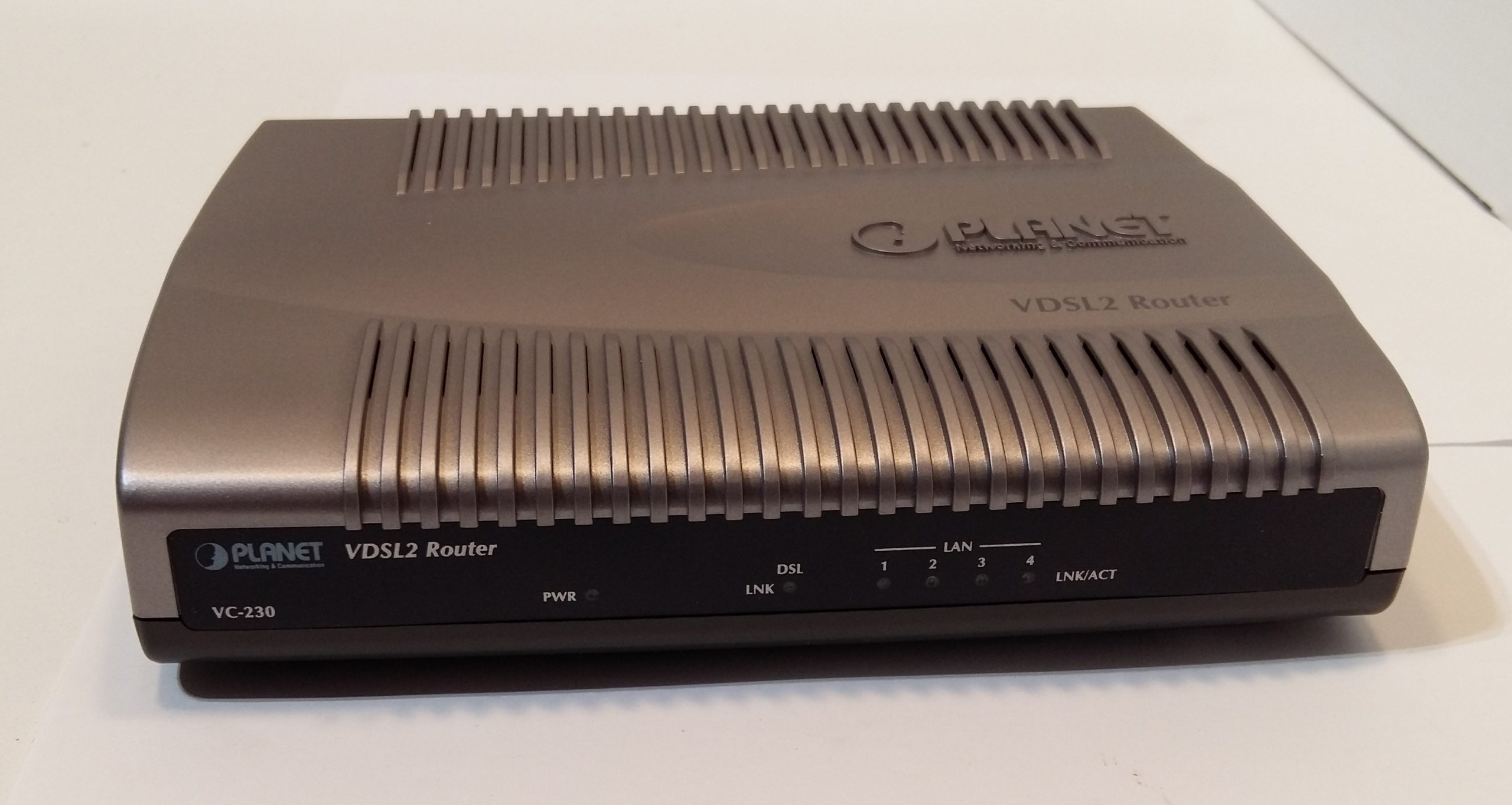Routeur Planet VC-230 Routeur VDSL2 12 VCC – Nouveau !