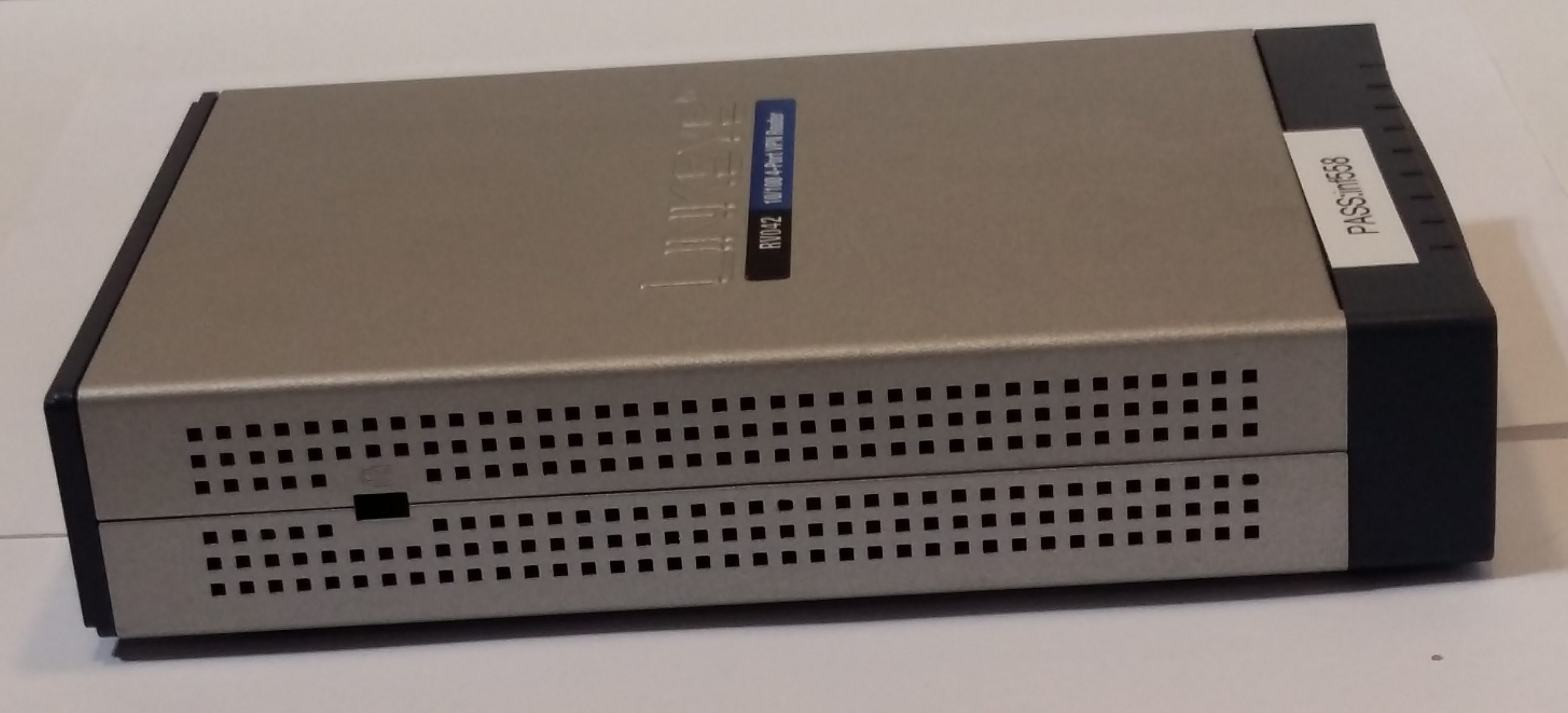 Routeur VPN Cisco Linksys RV042 10/100 à 4 ports double WAN avec alimentation