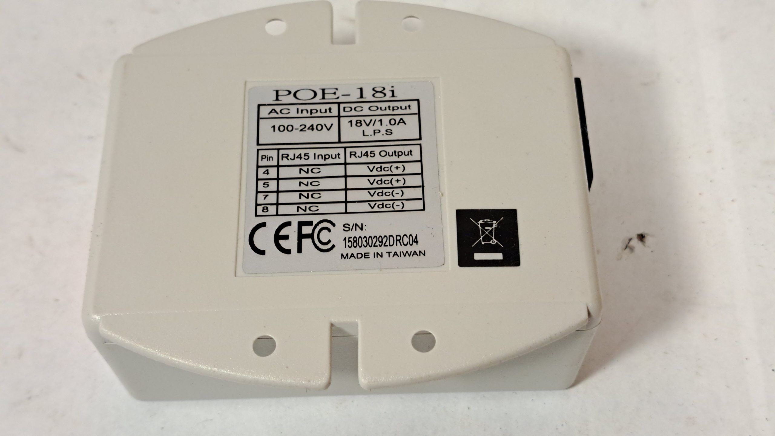 Injecteur d’alimentation Power over Ethernet (PoE) Laird Technologies POE-18i – 18VDC 0.9A