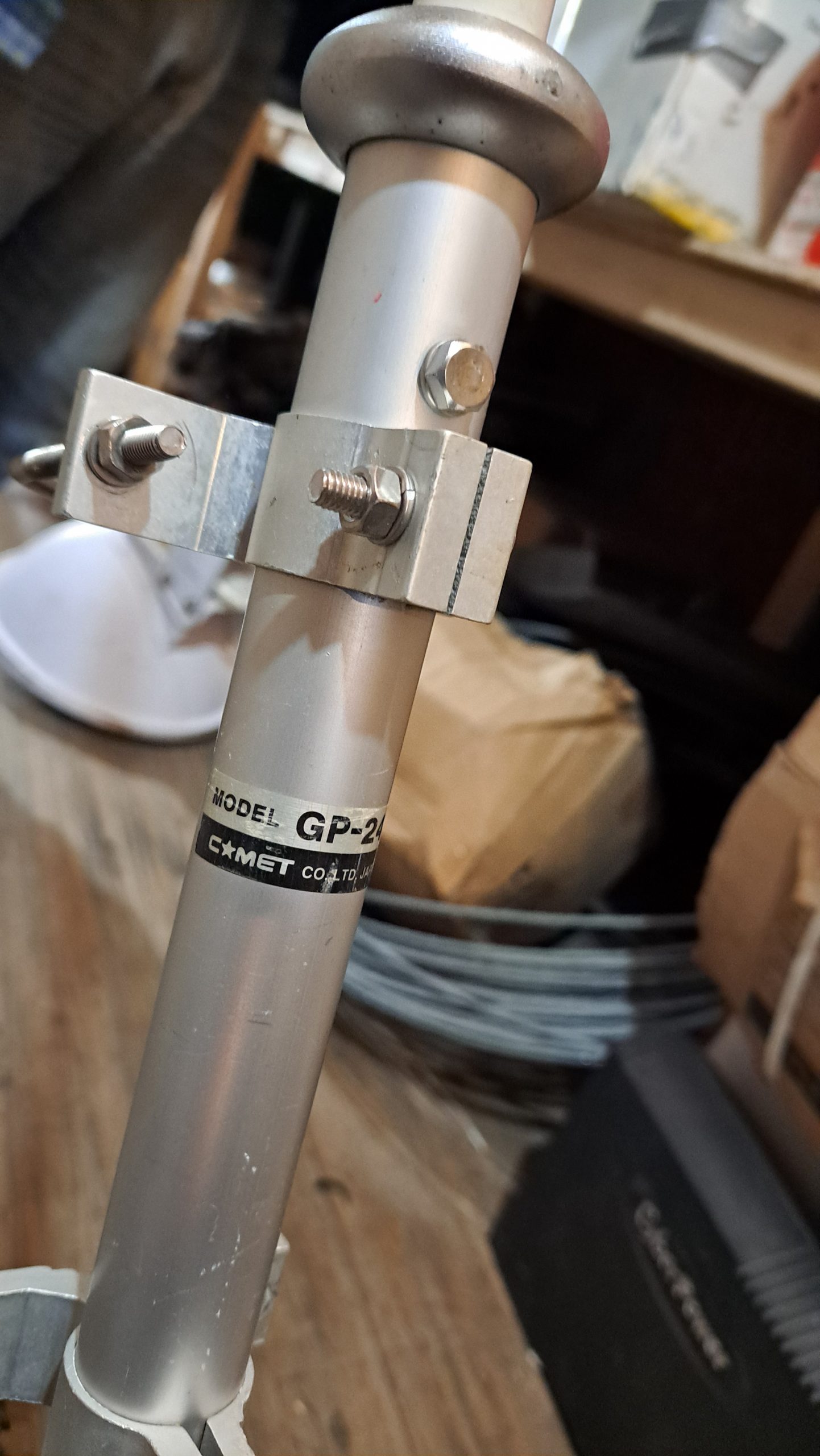 ANTENNE DE STATION DE BASE VERTICALE BI-BANDE COMET GP-245