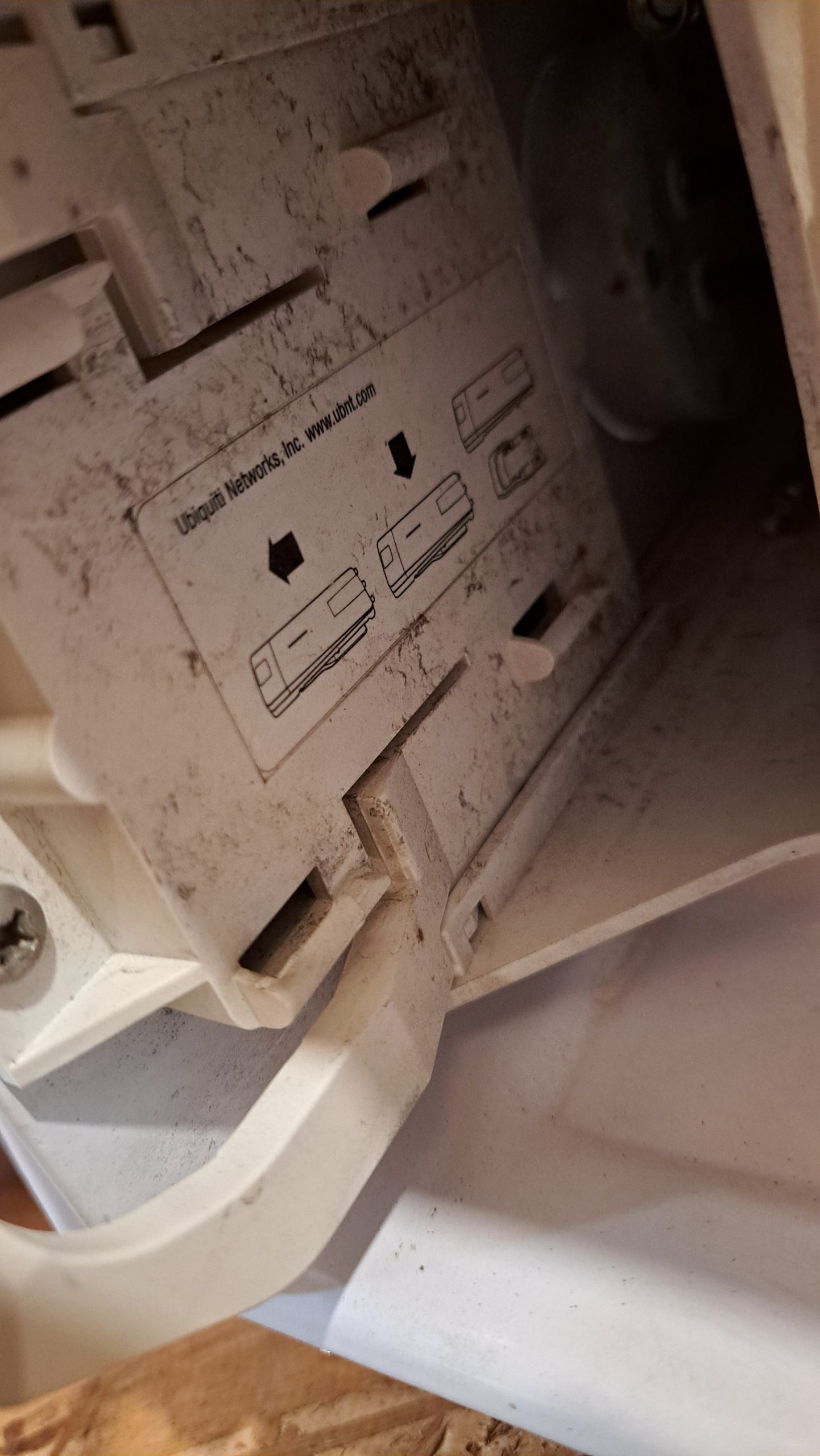 Antenne Parabolique Ubiquiti avec Blindage RF Armor – Performance Optimale WISP