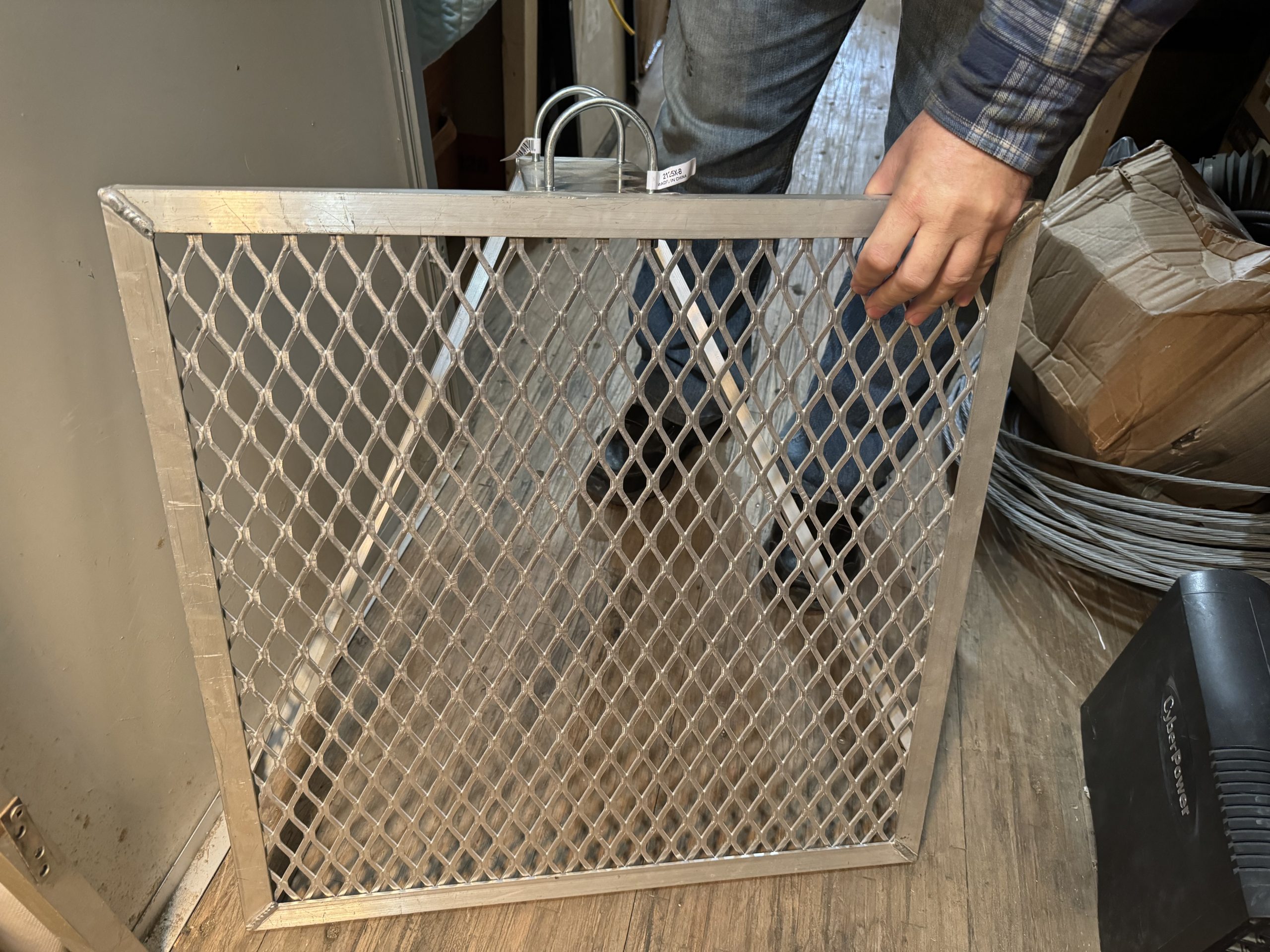 Brise glace robuste pour tour de communication – Idéal Grand Format 16″x16″