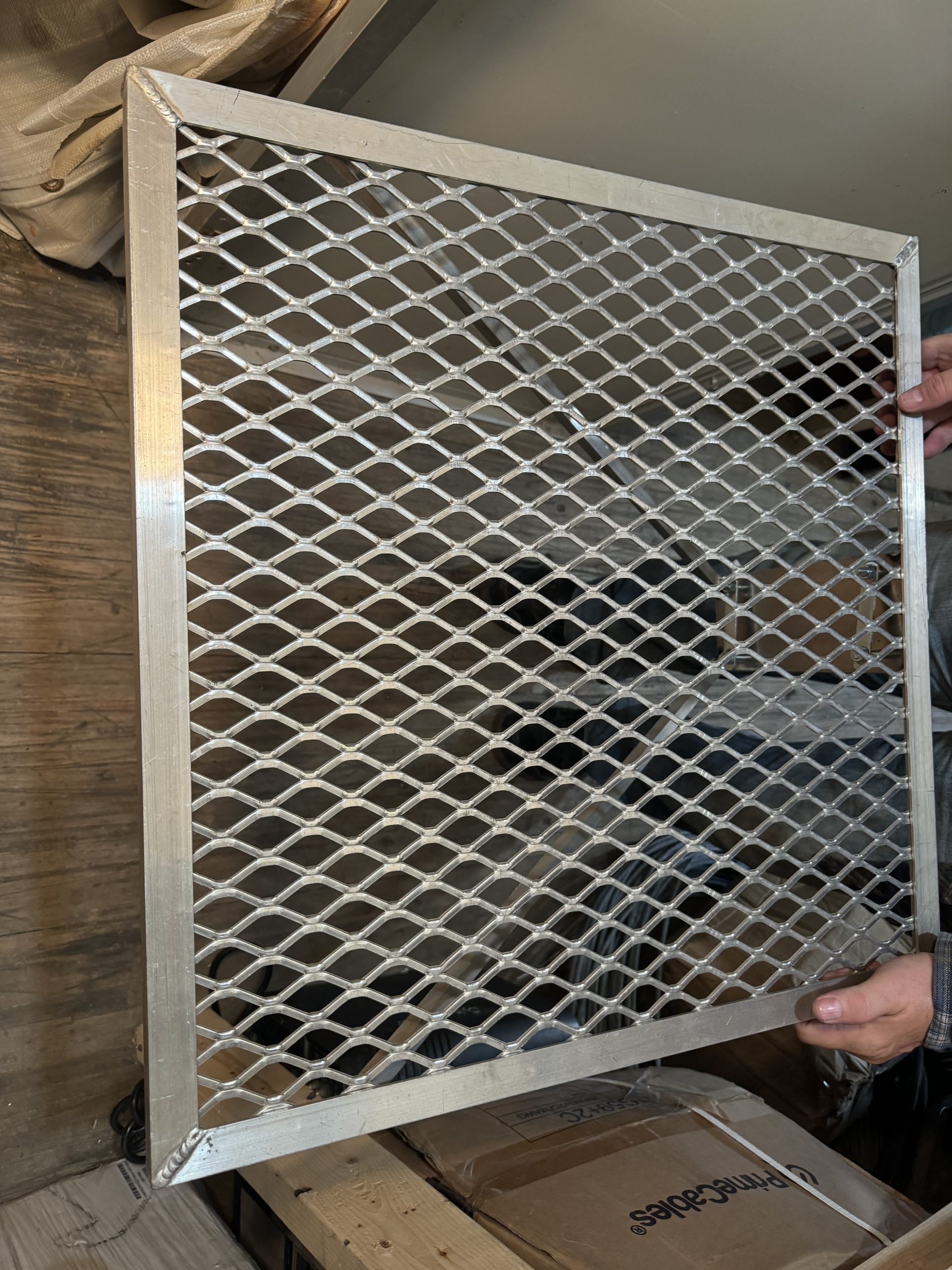 Brise glace robuste pour tour de communication – Idéal Grand Format 16″x16″