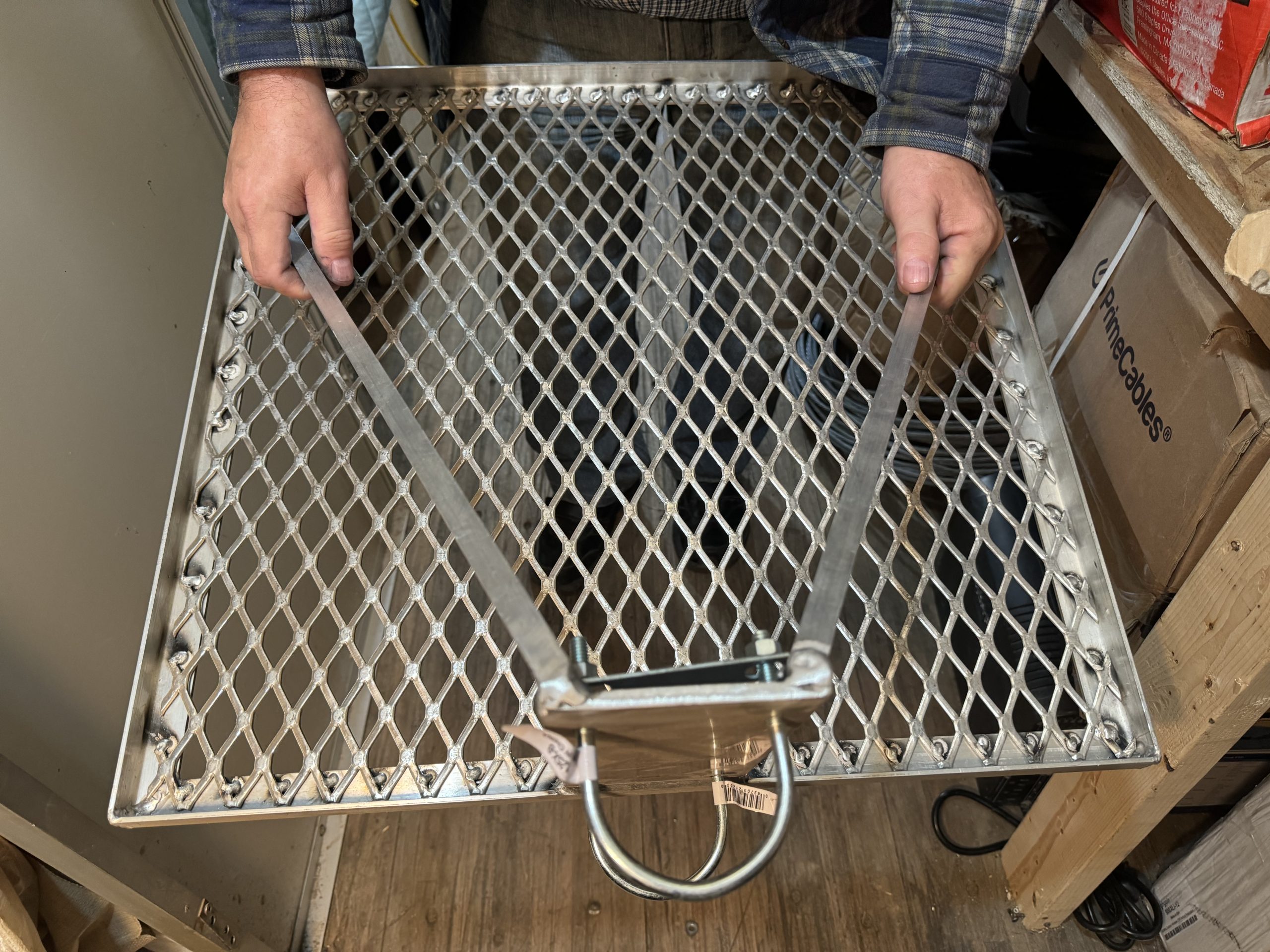 Brise glace robuste pour tour de communication – Idéal Grand Format 16″x16″