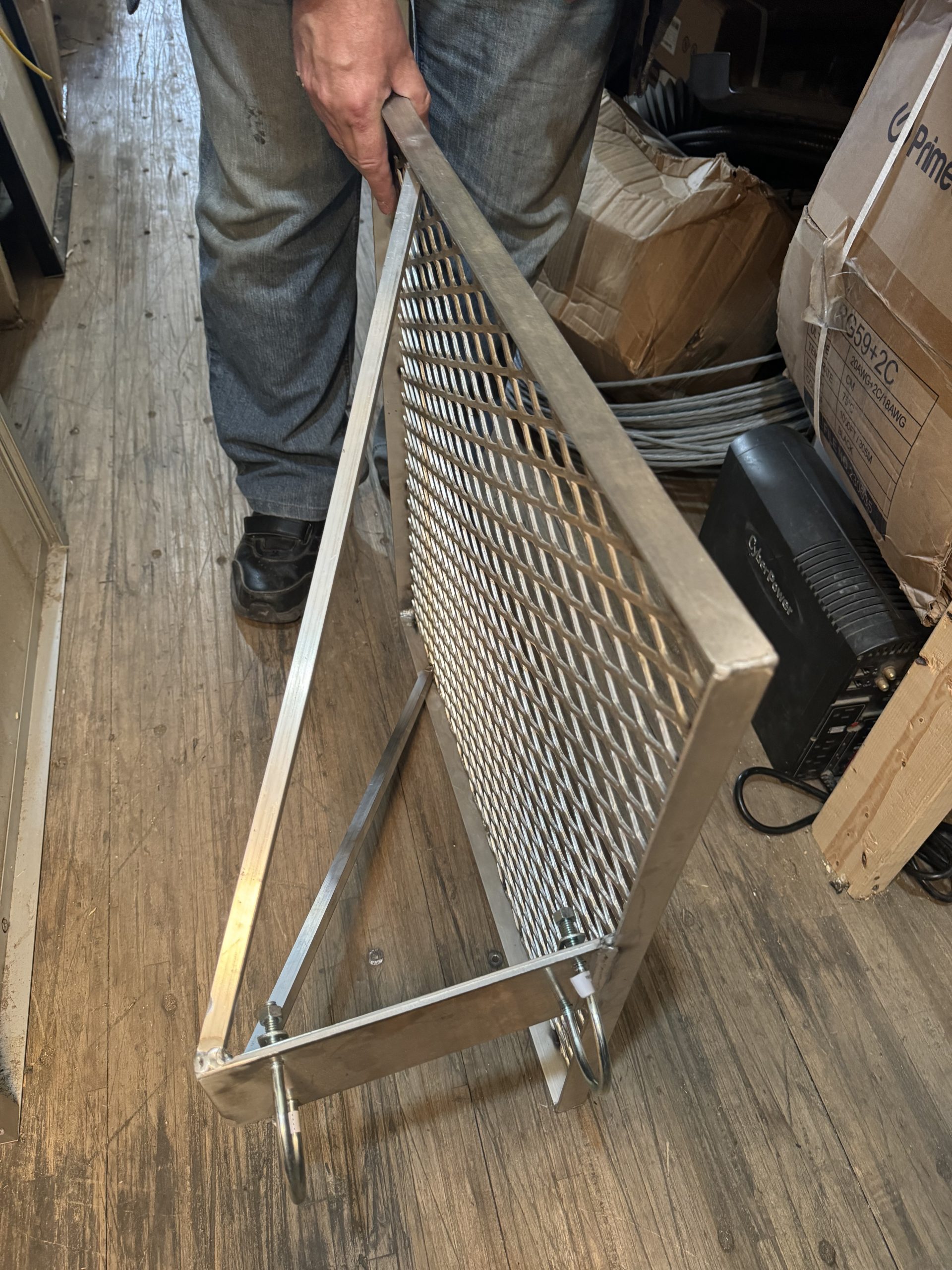 Brise glace robuste pour tour de communication – Idéal Grand Format 16″x16″