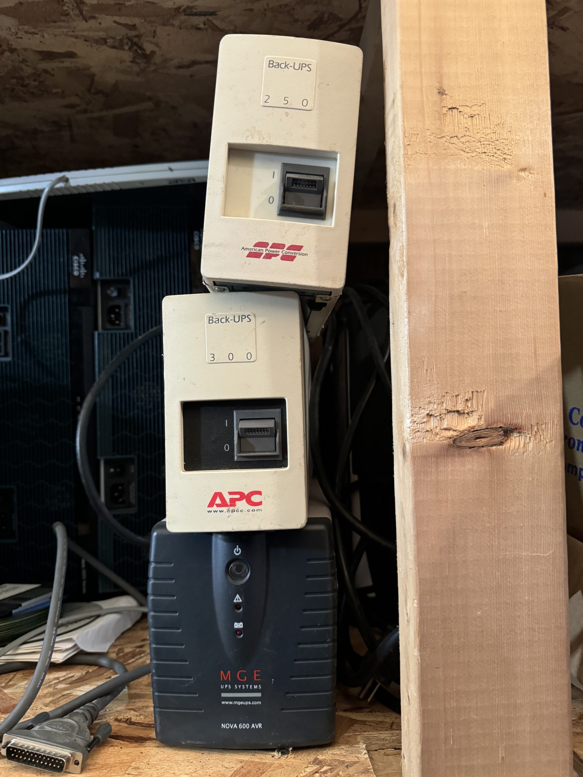 Onduleur APC BK300 300 VA Back-UPS 300