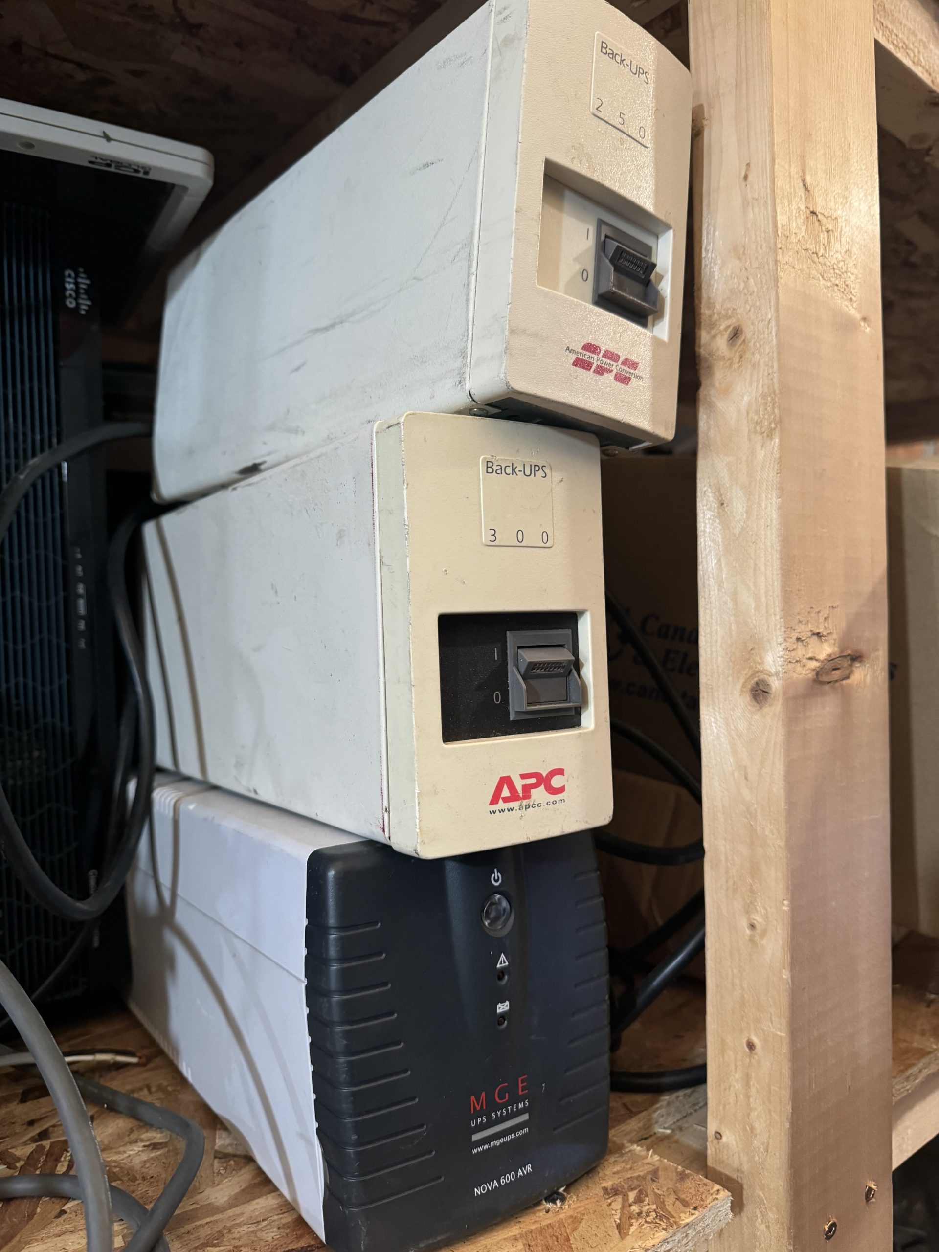 Onduleur APC BK300 300 VA Back-UPS 300
