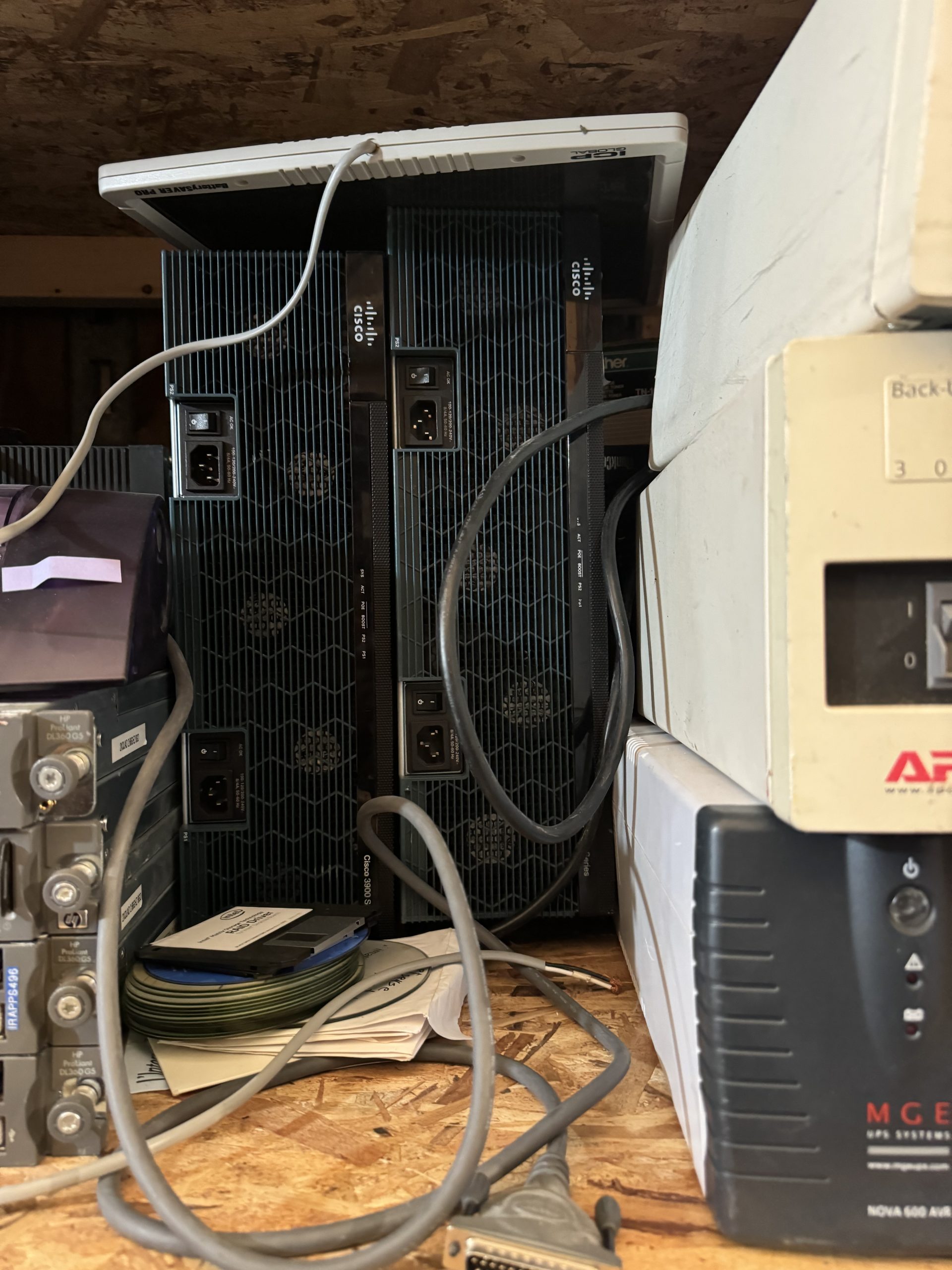 Onduleur APC BK300 300 VA Back-UPS 300