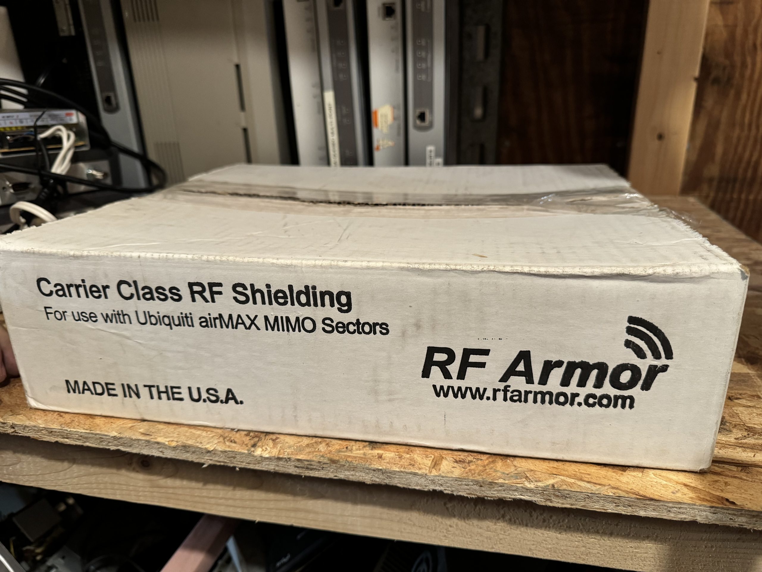 Blindage RF Ubiquiti Carrier Class RF Armor pour secteurs airMAX MIMO Neuf Scellé