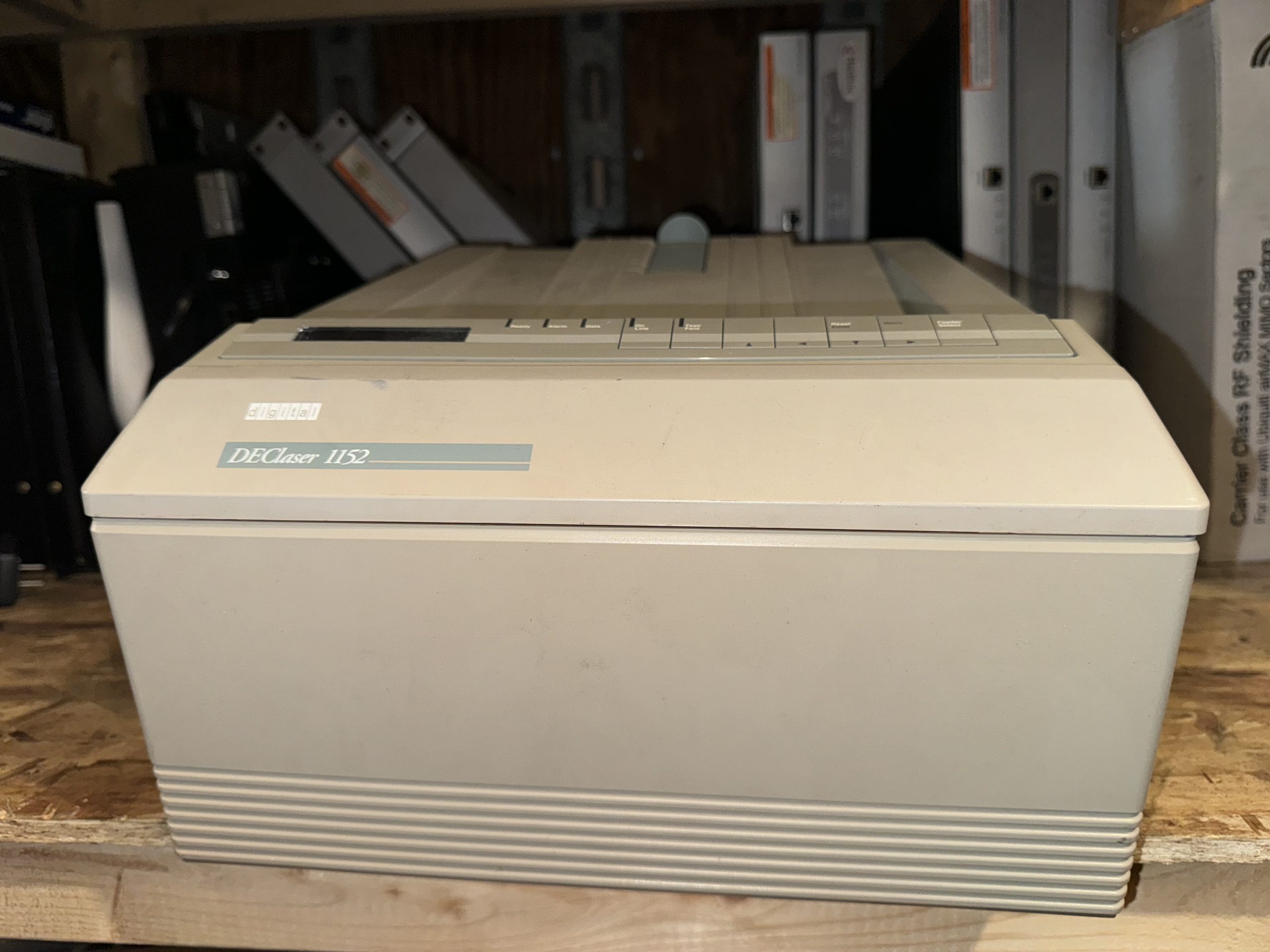 Imprimante Laser Rétro DEC DEClaser 1152 – PostScript & Blindage RF !