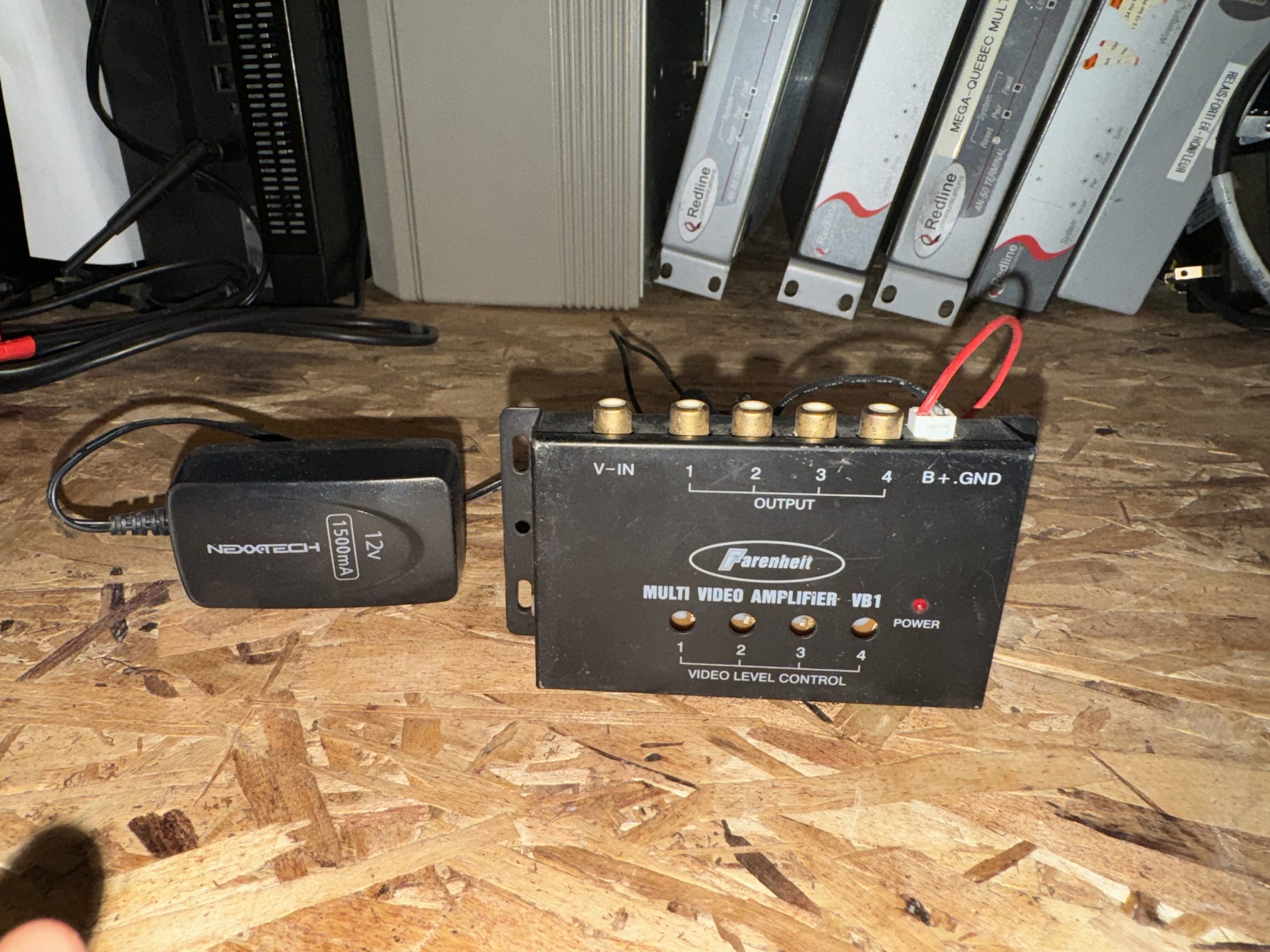 Amplificateur Vidéo avec 1 entrée et 4 sorties