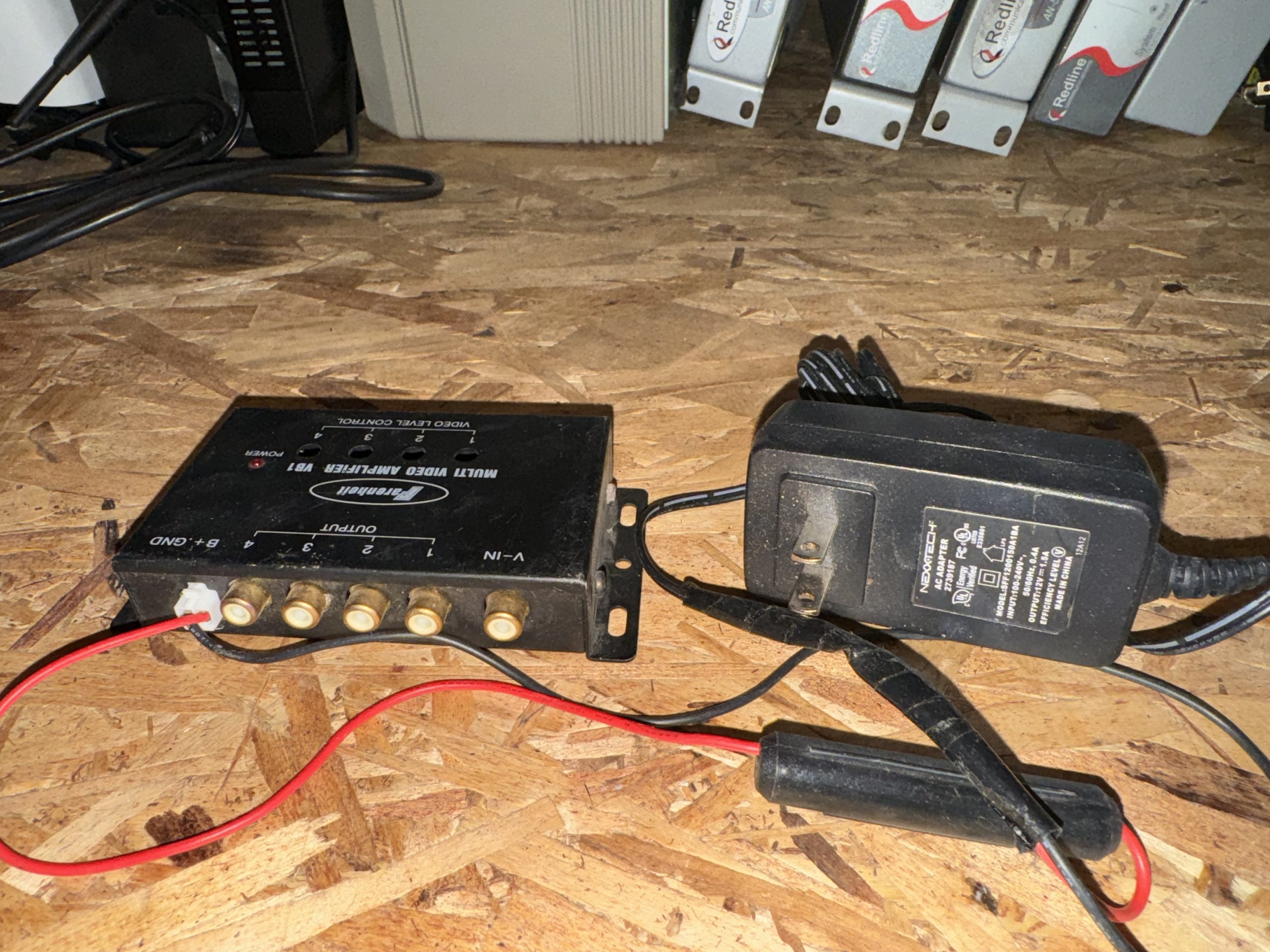 Amplificateur Vidéo avec 1 entrée et 4 sorties