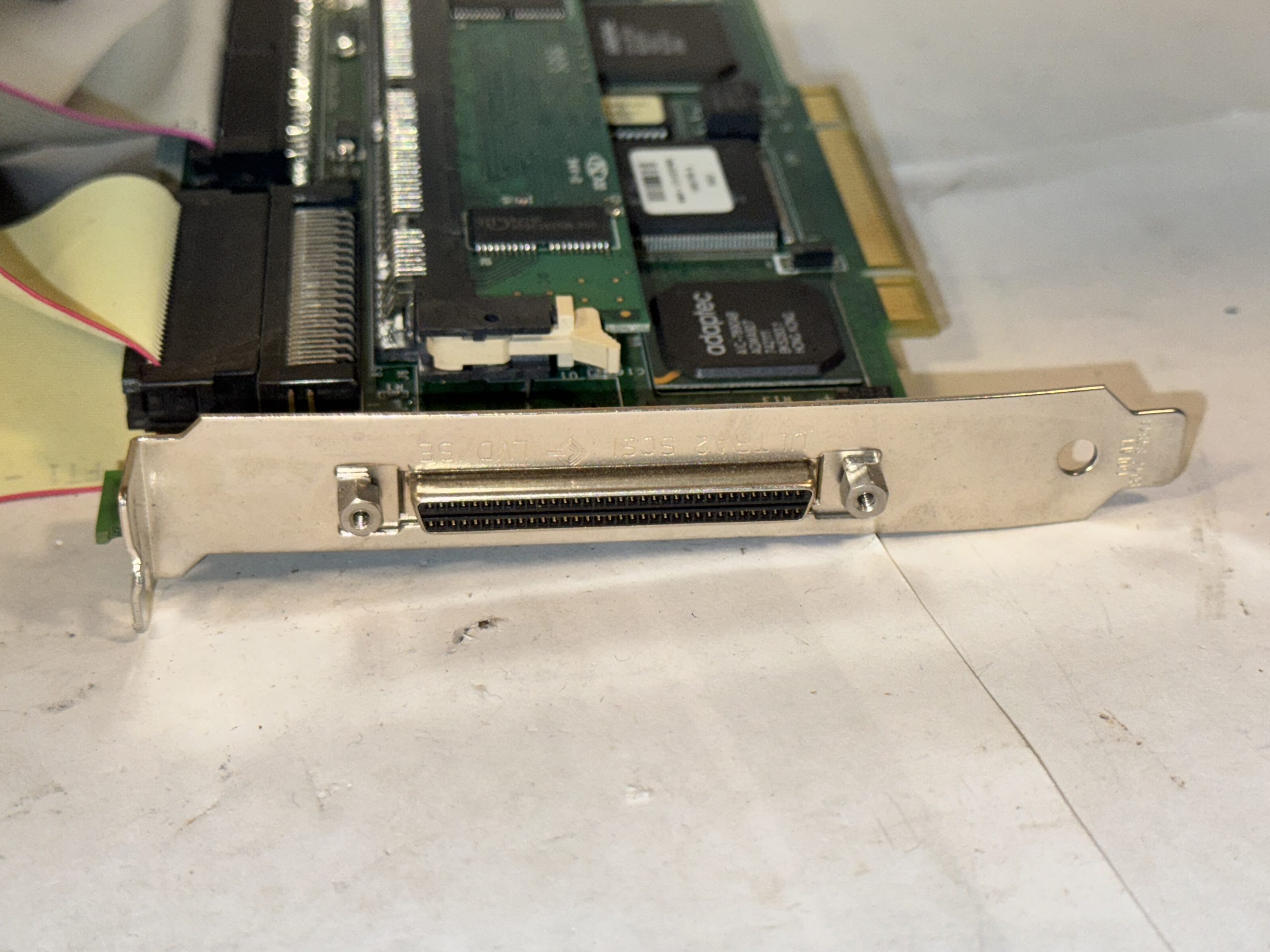 Contrôleur RAID SCSI Ultra2 Adaptec AAA-131U2
