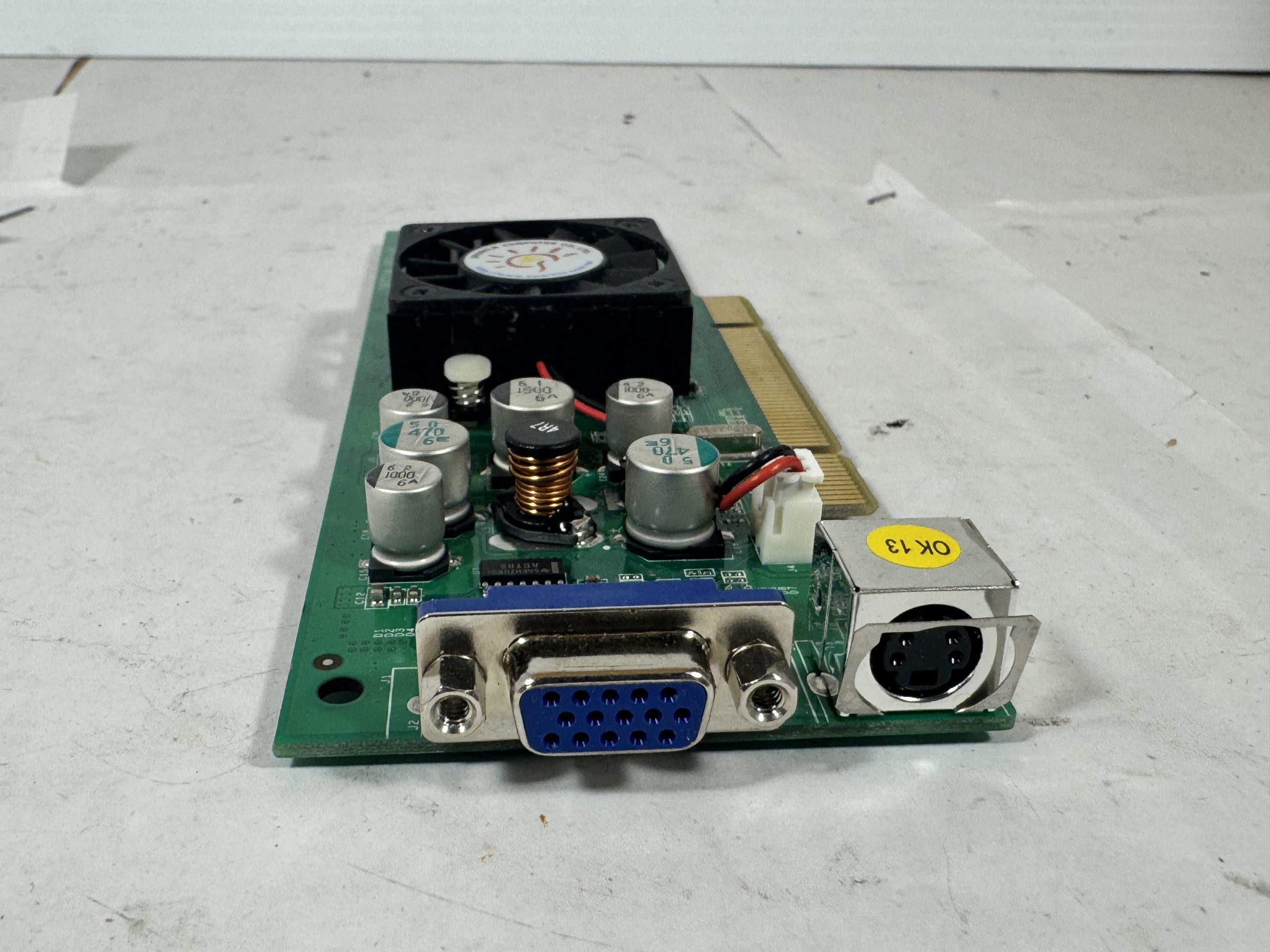 Carte graphique Sparkle GeForce FX 5200 AGP