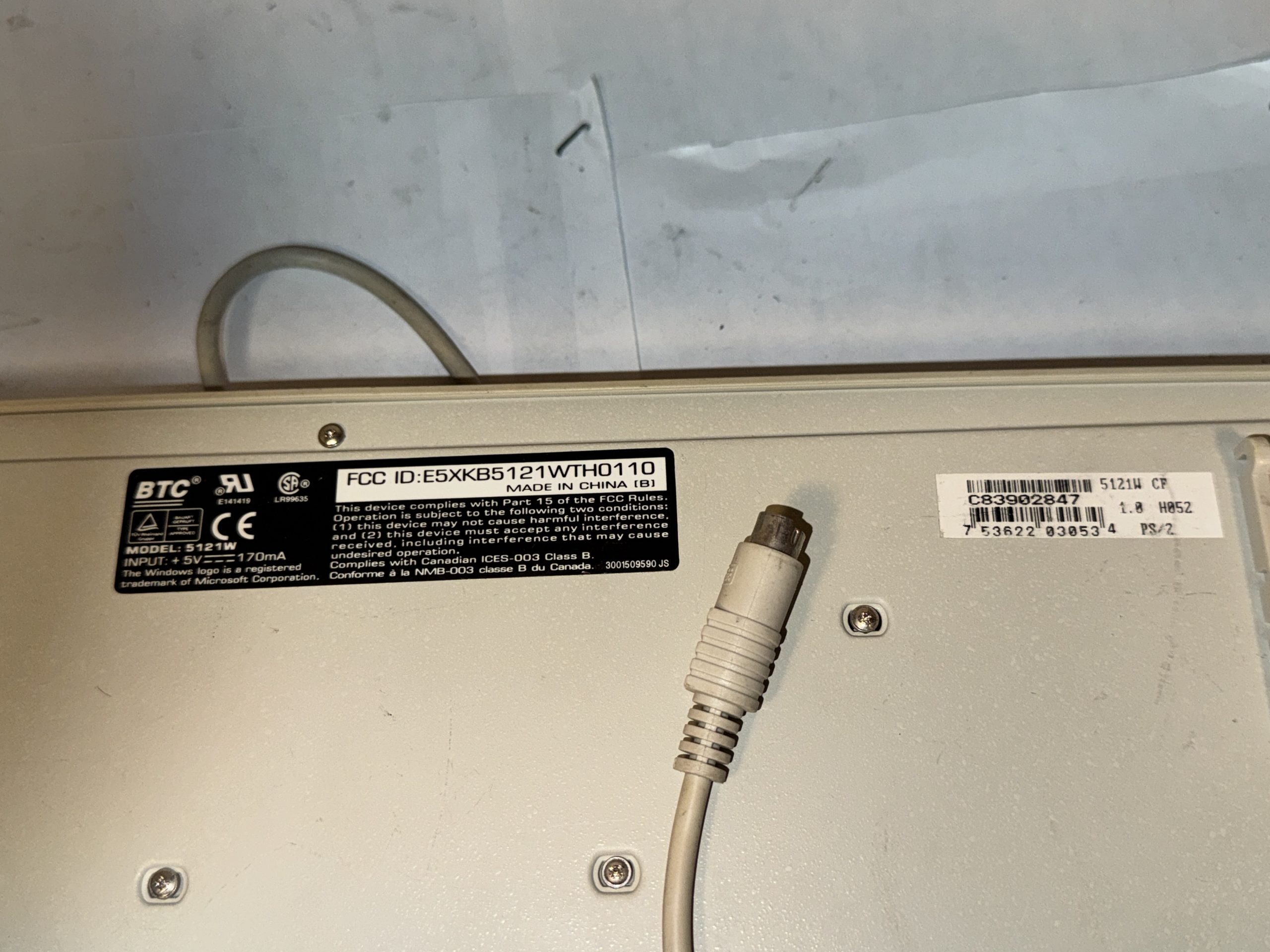 CLAVIER D’ORDINATEUR FILAIRE STANDARD BTC MODÈLE 5121W